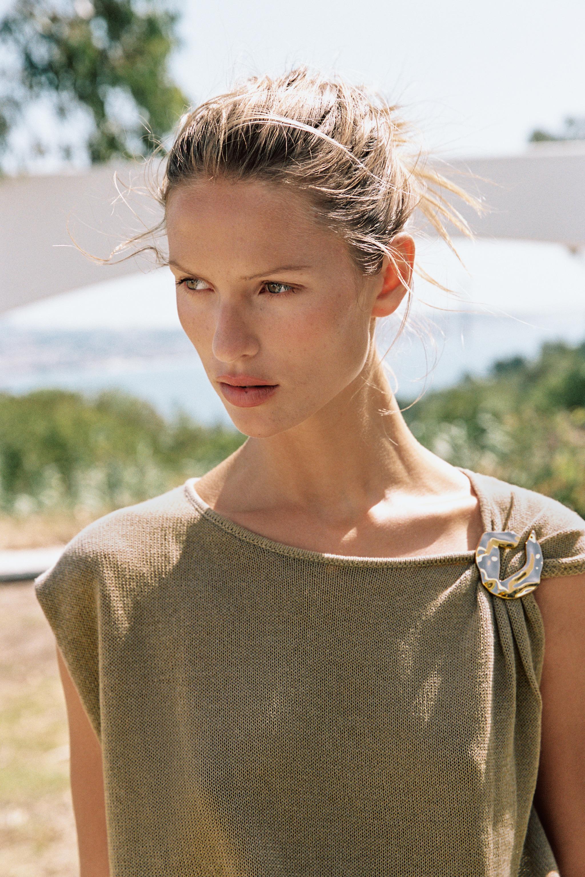 TOP EN MAILLE À FINITIONS